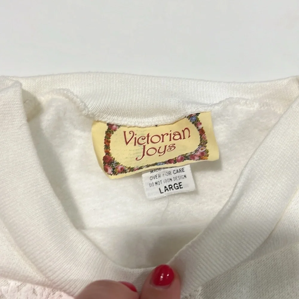 Victoria Joys - l white Santa sweater, screen‎ print, vintage